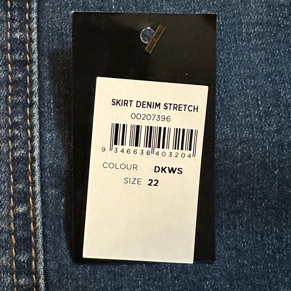Lane Bryant Denim Stretch Pencil Skirt size 22 NWT - Picture 4 of 4